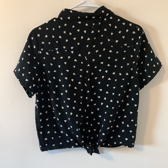 Black & White boxy cut blouse heart pattern - Picture 2 of 5